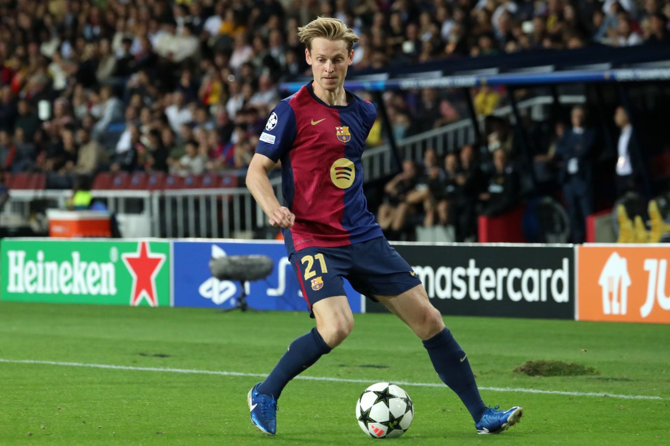 Де Йонг обвинил арбитра в неуважении после поражения «Барселоны»